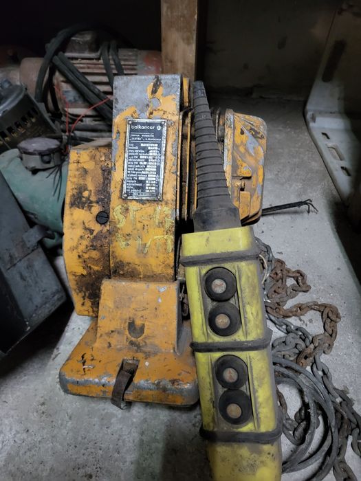 Sprzedam  wciągarkę  łańcuchową,  elektryczną,  suwnica