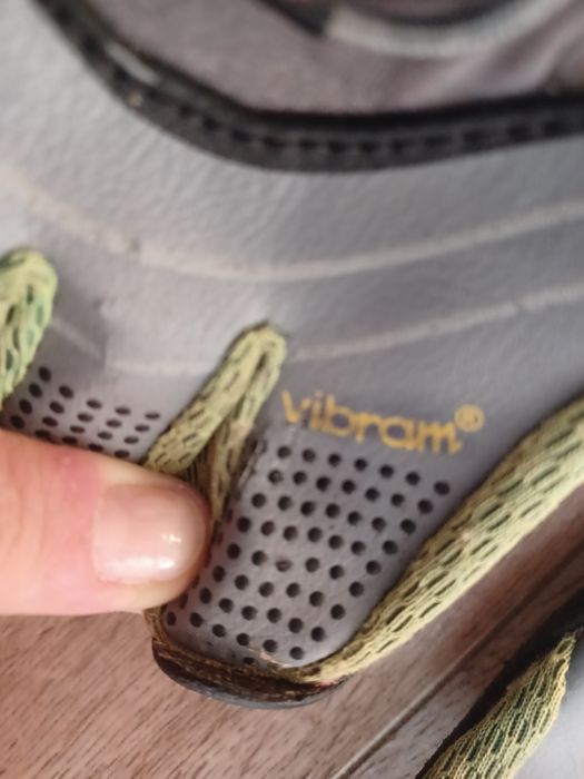 buty Vibram FiveFingers Trek Sport.
