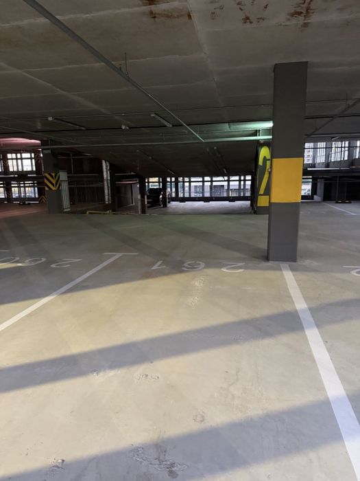 Оренда паркомісця Варшавський 3, вул. Змієнка 32