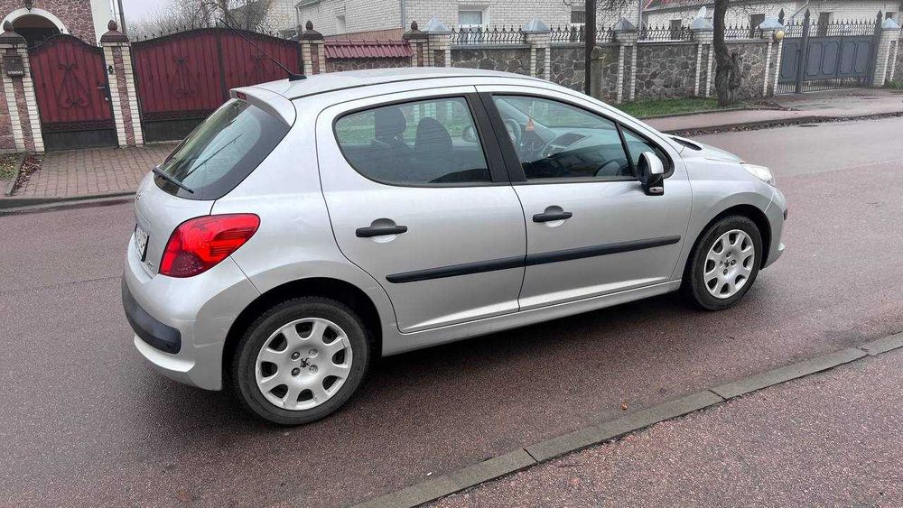 Продаю Peugeot 207. 1.4.   2009