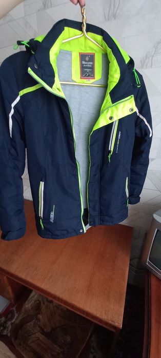 Куртка весняна на хлопчика 10-12 років