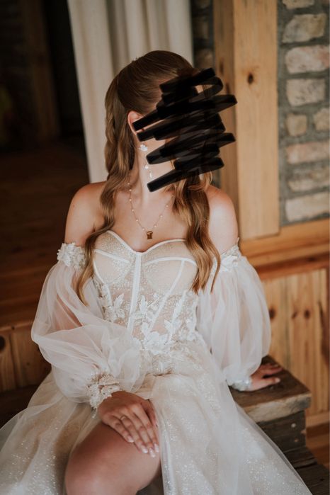 Przepiękna błyszcząca suknia ślubna