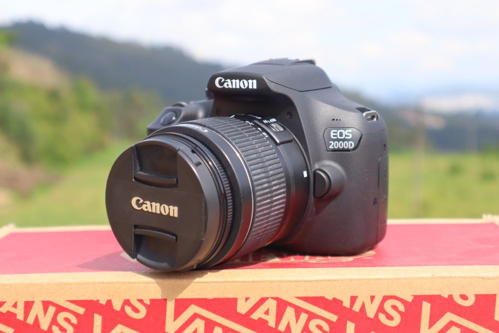 Canon EOS 2000D  + EFS 18-55mm