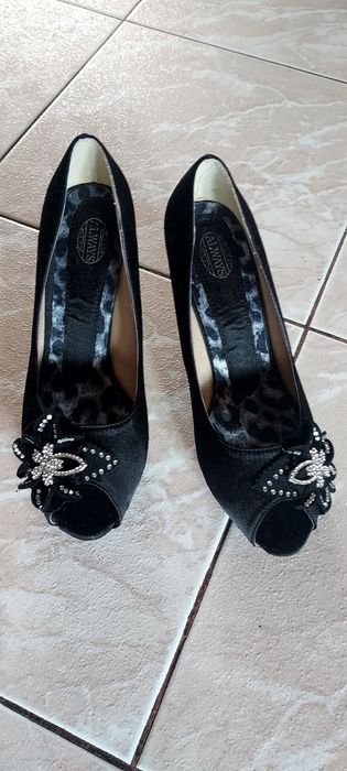 Nowe, czarne szpilki roz. 38