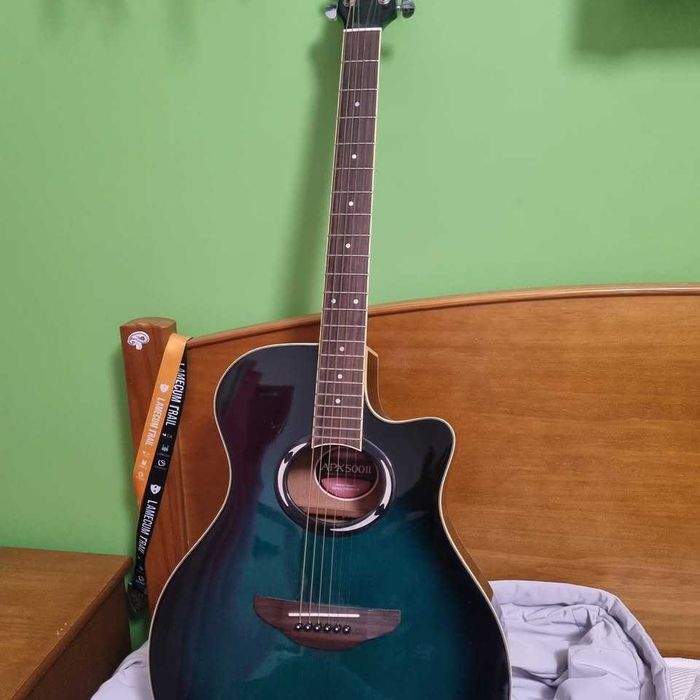 Guitarra Yamaha APX 500 II