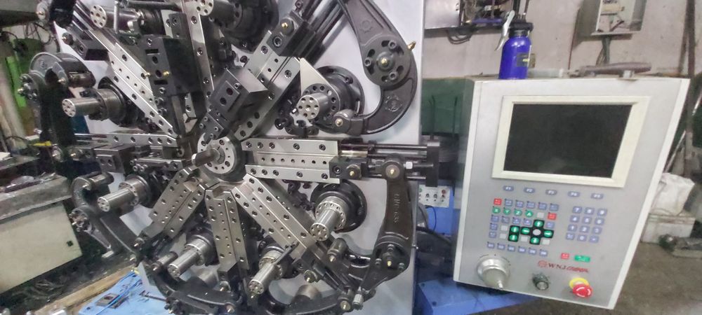 Виготовлення пружин. Пружина. Намотування пружини.