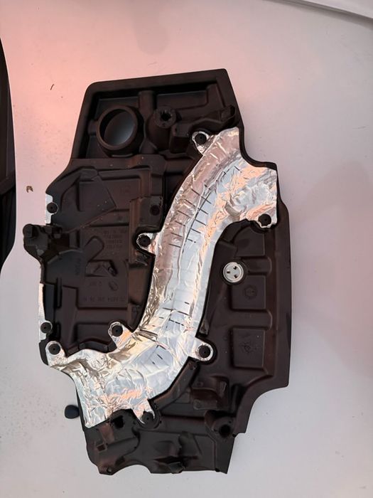 capa de motor em perfeiro estado!