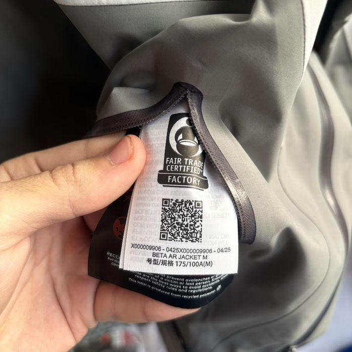 НОВА‼️Arc’teryx Beta AR Jacket (Біло Сіра, розмір M)