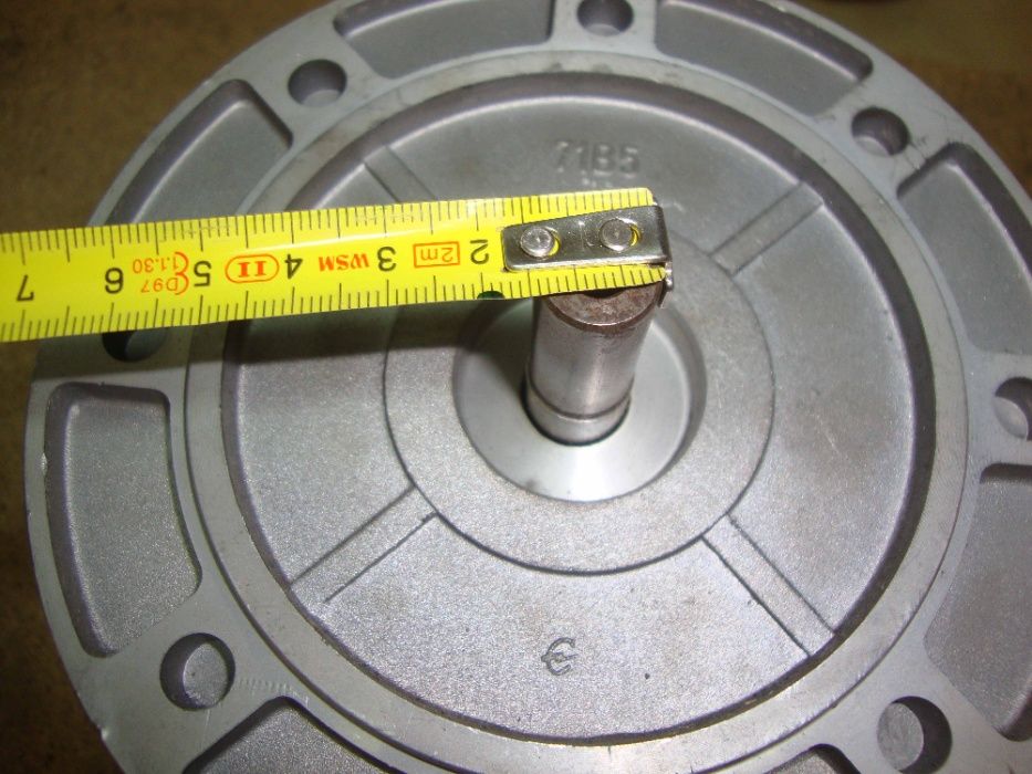 Motor Trifásico 0.5 HP/0.37 KW - 1370 rpm - NOVO