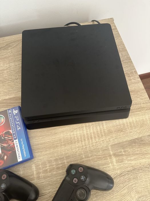 Conjunto de ps4 500gb , 2 comandos , fones hyperx e jogo