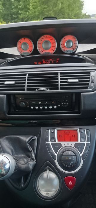 Samochód Citroen C8