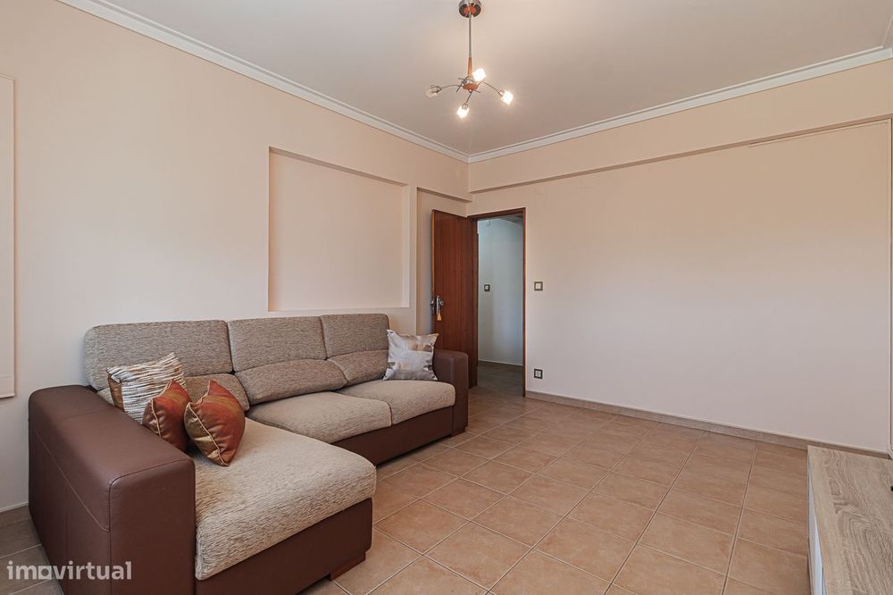Apartamento T2 em Amora - Cruz de Pau