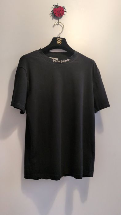 Czarny T-shirt z gotyckim nadrukiem logo Styl Streetwear