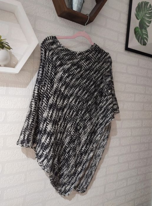 Śliczna ciepła narzutka , ponczo uniwersalny