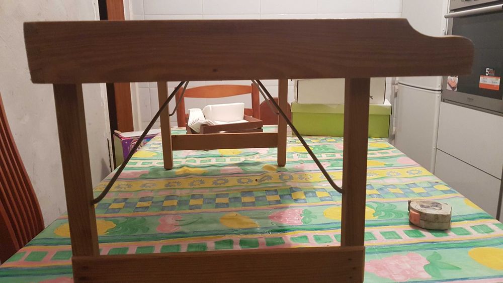 Mesa antiga pequeno almoço na cama