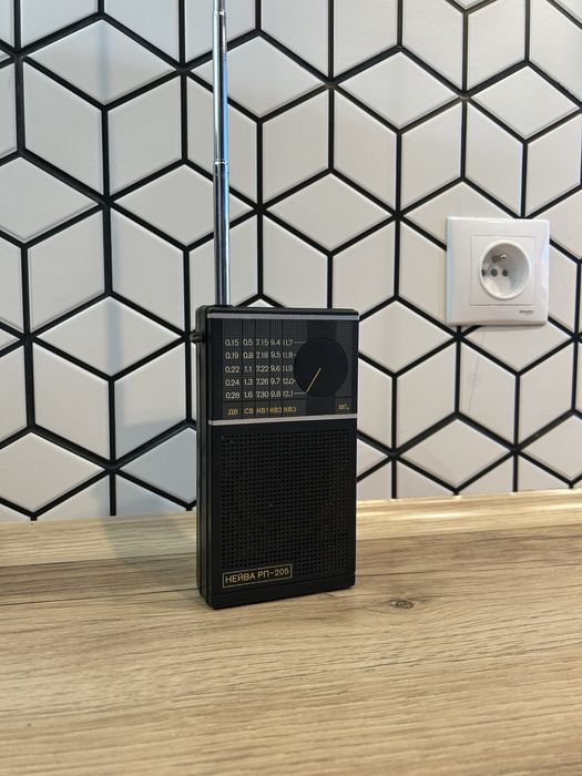Unikat!! Stare Przenośne Radyjko Radio Radzieckie Ruskie Neiva RP-205