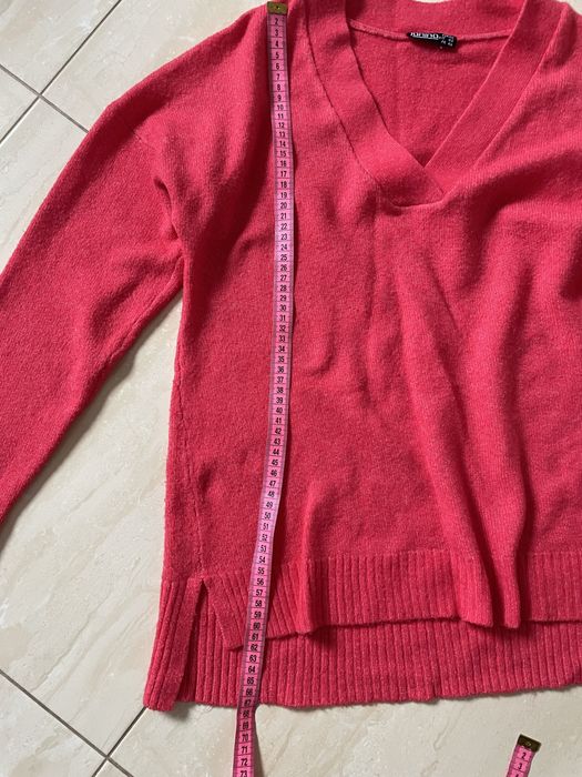 Różowy sweterek bluza w serek 40/42