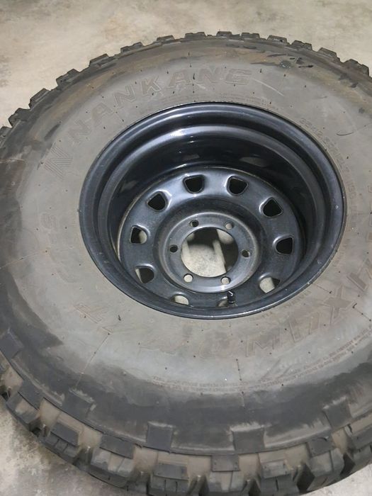 Vendo 4 jantes 15x10 com 4 pneus 35