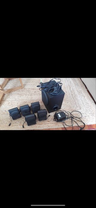 Sistema de som coluna creative 5.1 com subwoofer