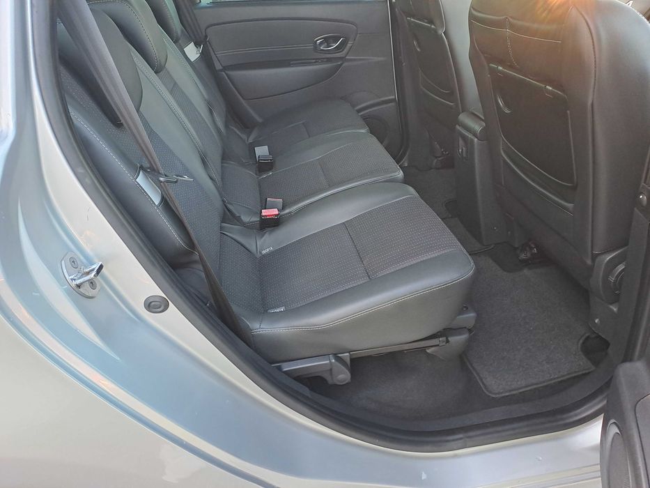 Renault Grand Scénic 7 lugares “Bose Edition” de 2014 com 160.000 km,