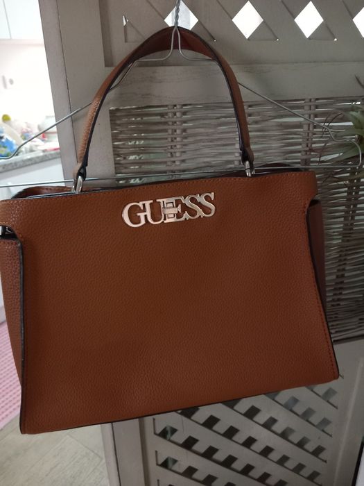 Moda Mala Guess e acessórios