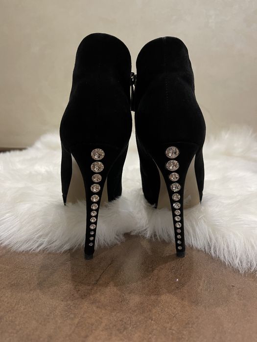 Замшеві ботільйони.