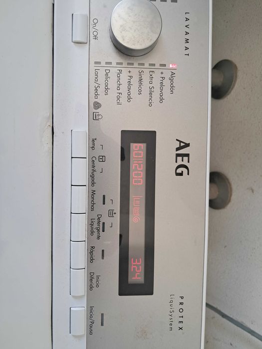 Máquina de lavar roupa AEG
