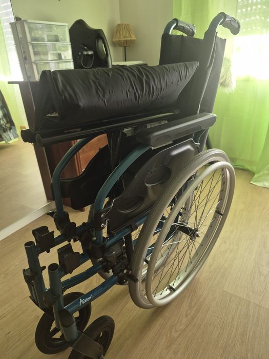 Cadeira de rodas dobrável Invacare Action 1R