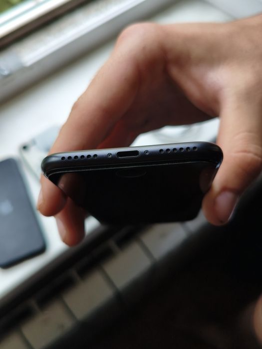 iPhone SE 2020 года без торга
