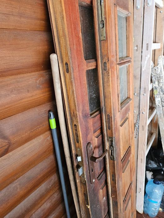 Drewniane drzwi dwu skrzydłowe