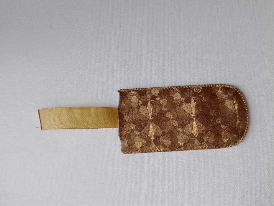 Чехол для кнопочного телефона золотистый