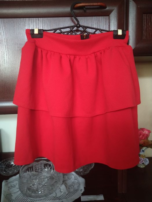 Spódniczka z falbanką czerwona r. 36