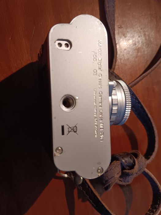 Vendo máquina fotográfica LEICA  EM BOM ESTADO