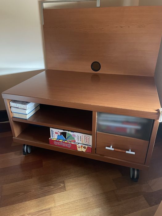 Movél para TV com gaveta e rodas