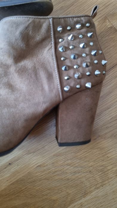 Botins com tachas da Pull&Bear