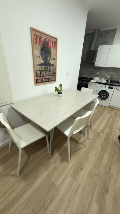 Quarto Individual | Algés | Contrato | Limpeza Semanal incluida