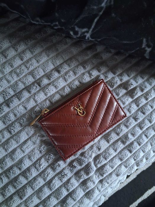 Portfel i holder na karty w bordowym kolorze