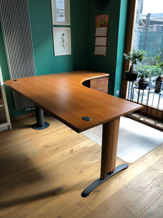 Efektowne i funkcjonalne biurko