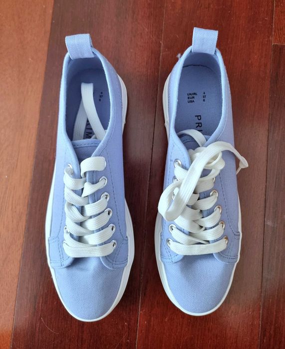 Ténis azuis e brancos Primark, tamanho 37