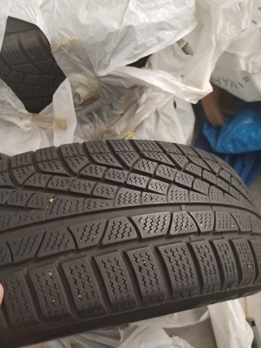 Vendo 4 pneus novos 215/65/R16 com jante em ferro e tampões VW