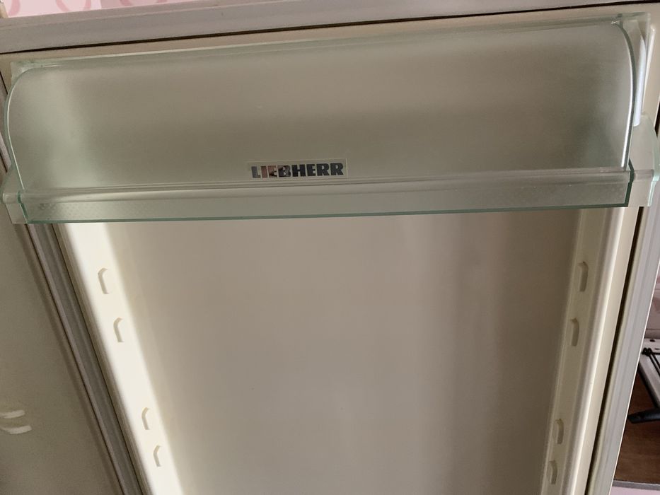 Полочка дверная, лоток/форма для яиц, масленка  холодильника Liebherr Blue Line