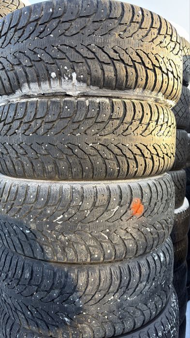 255/60/18 Nokian Hakkapeliitta  9