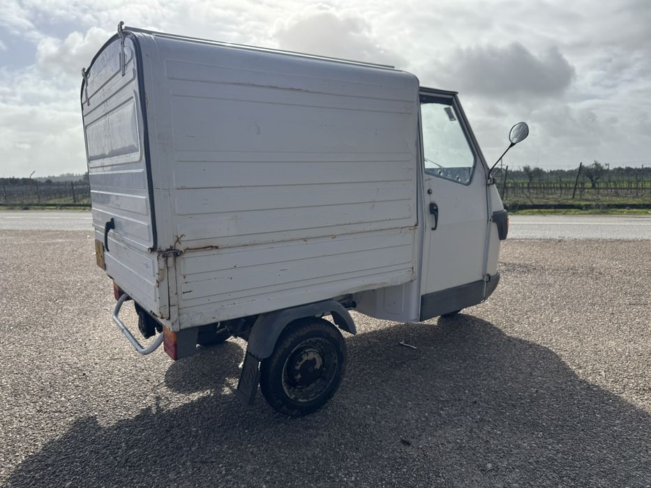 Piaggio Ape 50 a circular
