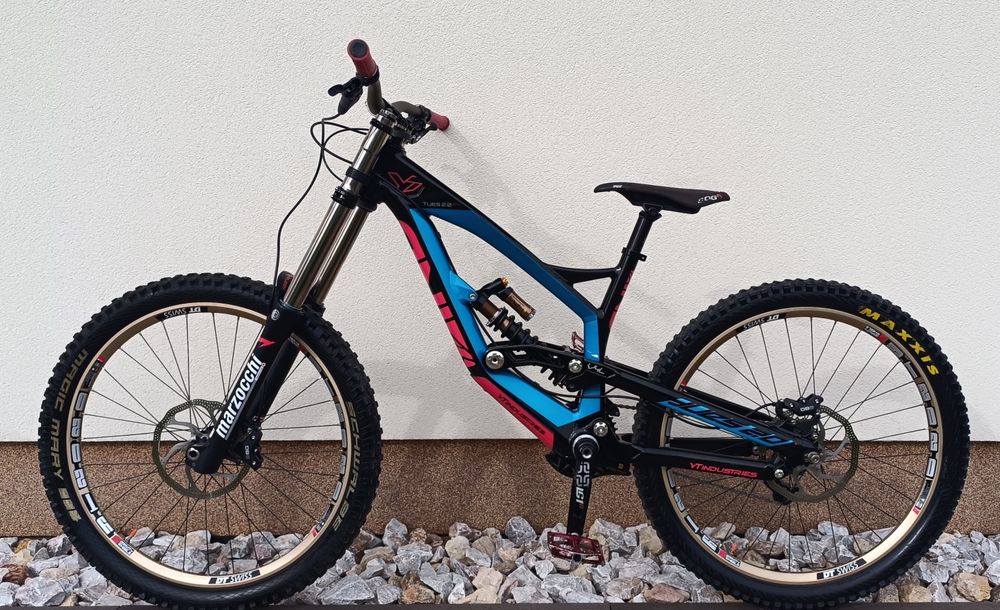 Rower zjazdowy YT TUES 2.0 Pro Downhill DH