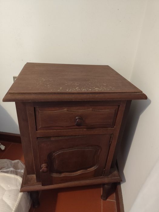 Cama completa+estrado+colchão e 2mesas cabeceira