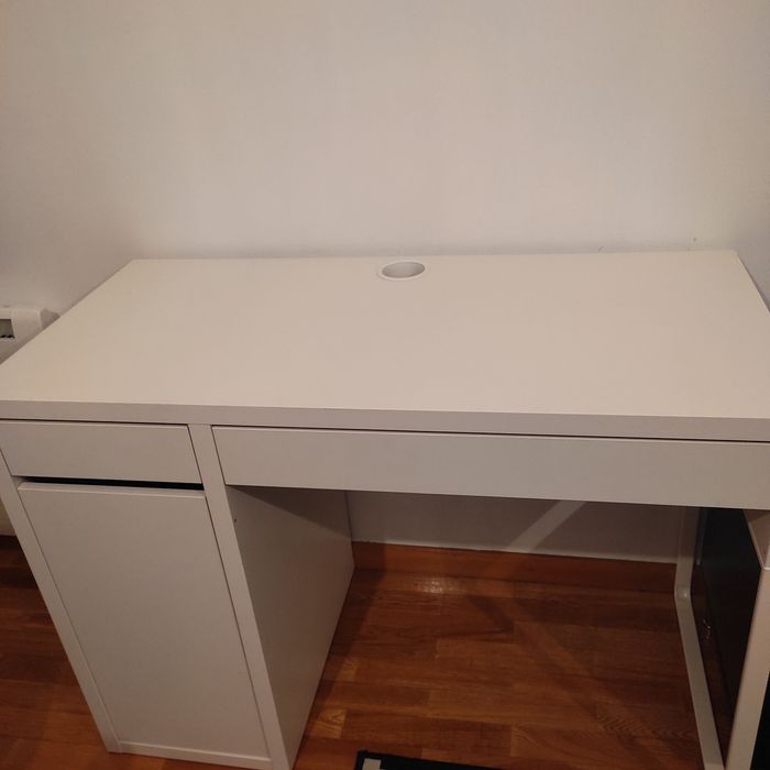 Secretária IKEA modelo Mickey e cadeira
