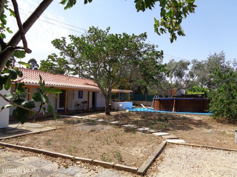 Moradia V2 remodelada em Melides com terreno vedado