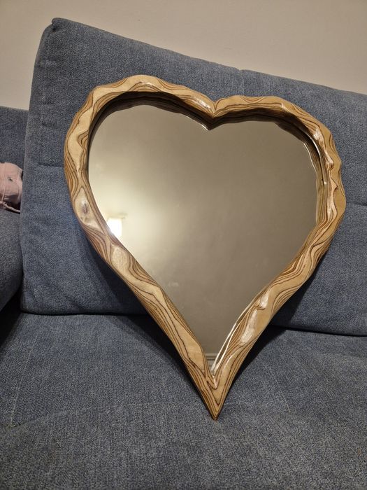 Lustro w ksztalcie serca. Piekny prezent na walentynki