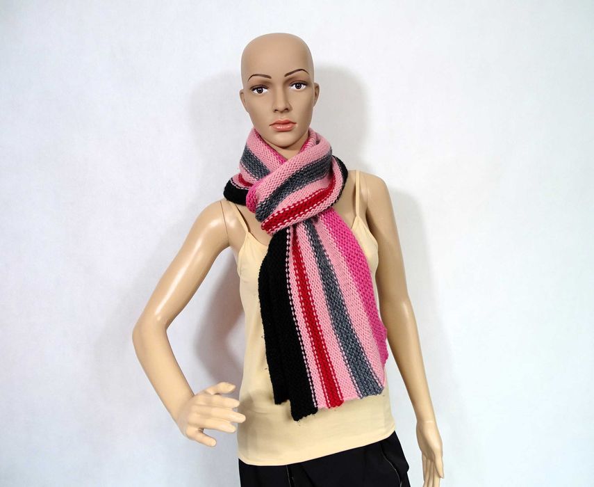 Cieplutki wełniany szalik Esprit