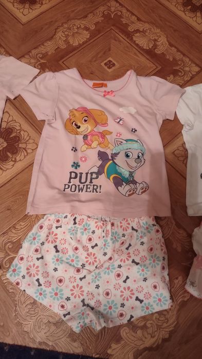 Продам костюмчик для маленькой Леди